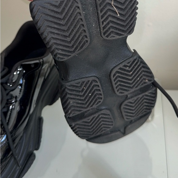 Steve Madden women’s possession black sneakers. Size 12M. - Picture 7 of 9